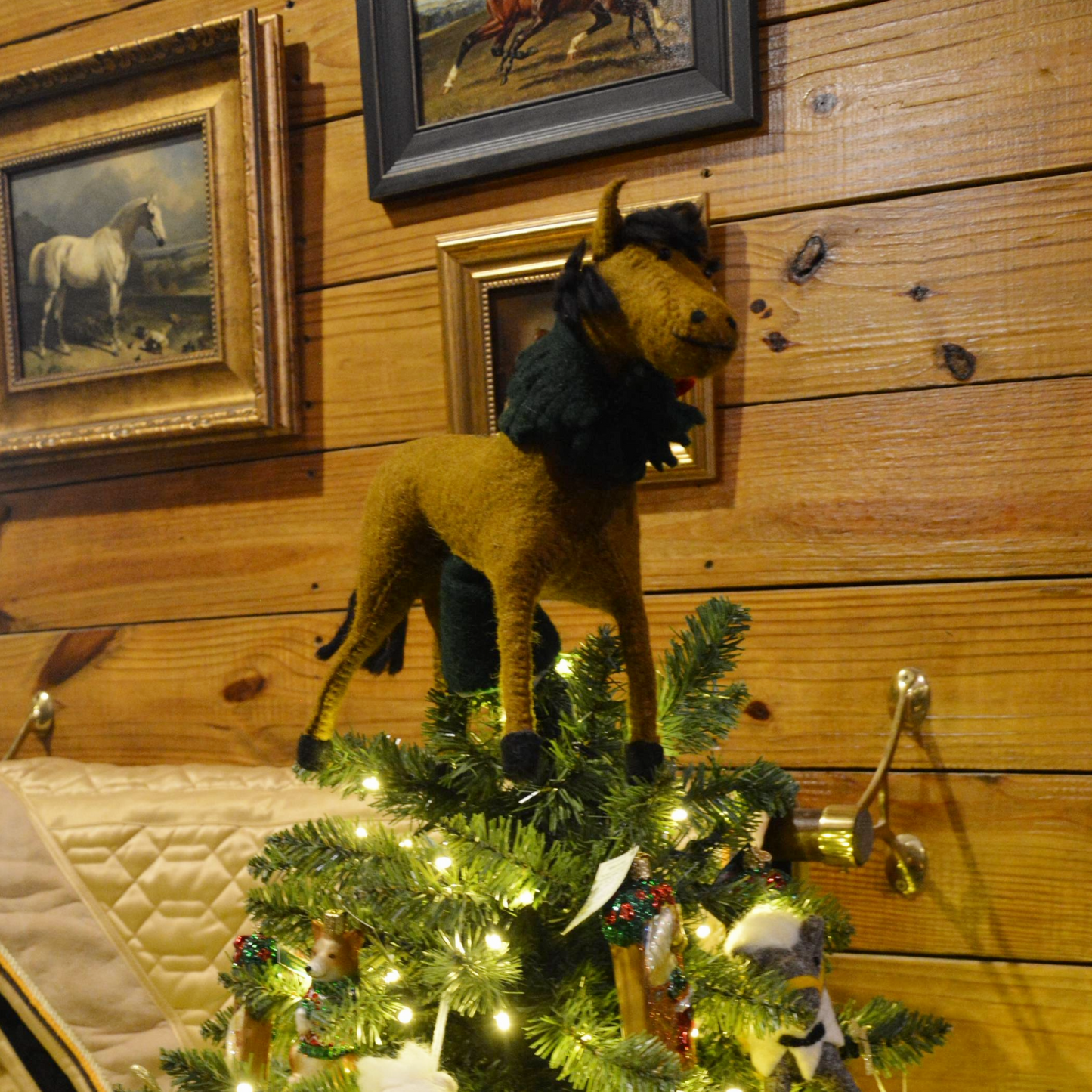 Horse with Wreath Tree Topper